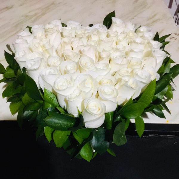 41 white Roses Bouquet Resim 1